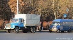 В Гродно маршрутка врезалась в притормозивший на перекрестке грузовик